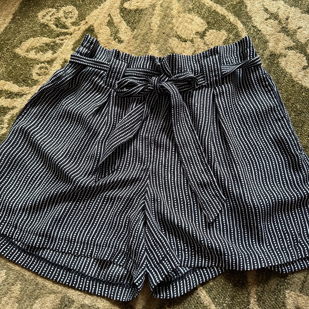 Max studio | high waisted paper bag shorts Black and White Striped - Picture 1 of 10